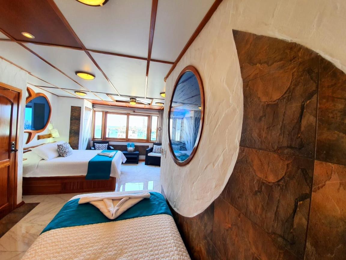 Casa Ocean Pier Bed & Breakfast ปูแอร์โตอาโยรา ภายนอก รูปภาพ