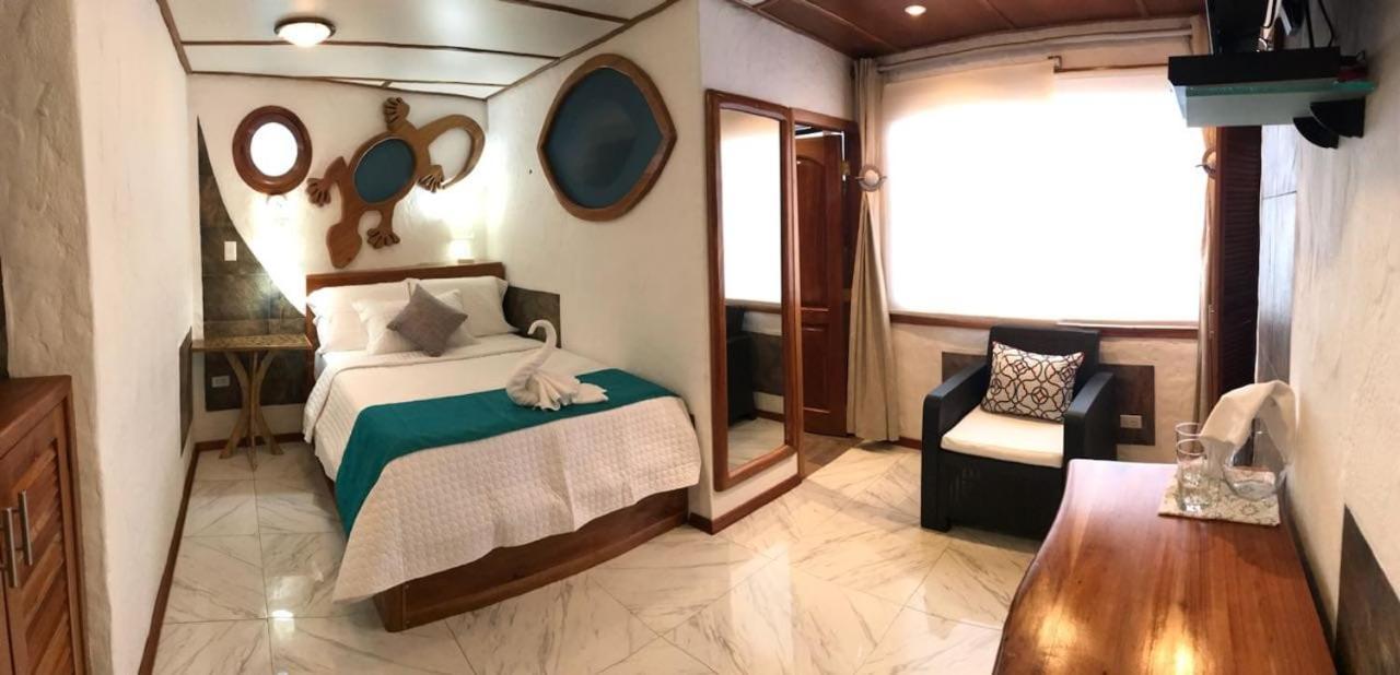 Casa Ocean Pier Bed & Breakfast ปูแอร์โตอาโยรา ภายนอก รูปภาพ