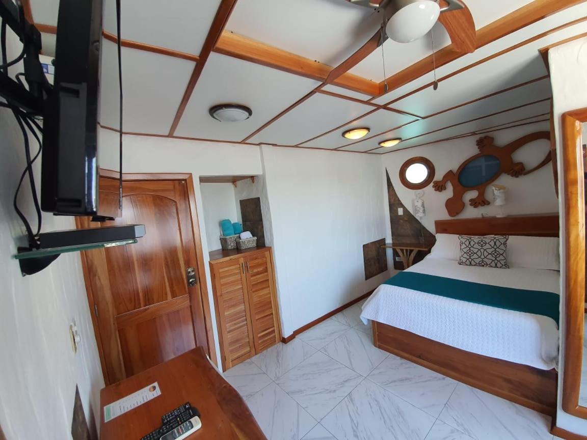 Casa Ocean Pier Bed & Breakfast ปูแอร์โตอาโยรา ภายนอก รูปภาพ